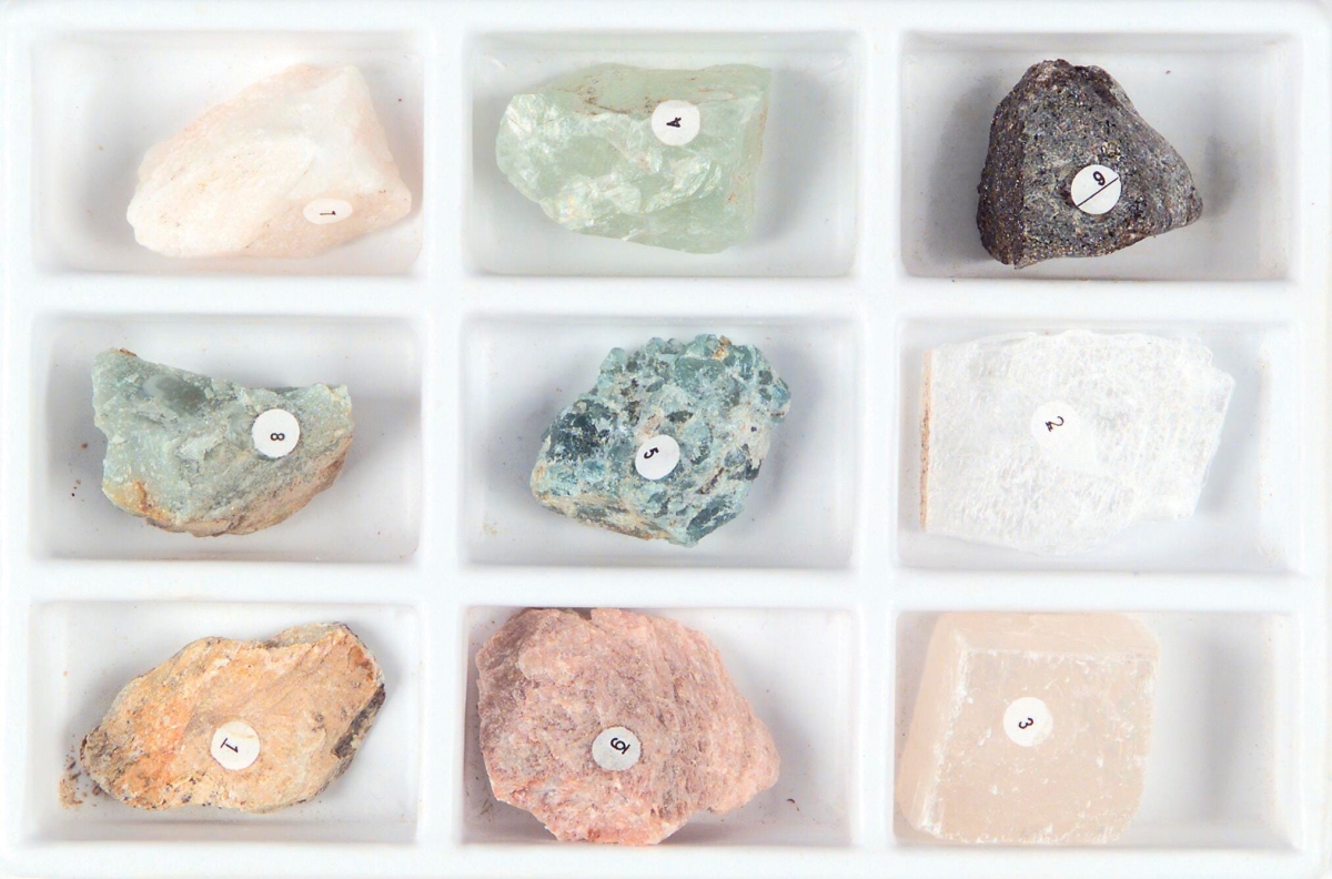 Picture of Geoscience 563840 Scott Resources Mohs Scale of Mineral Hardness Set Without Diamond - 9 Specimens