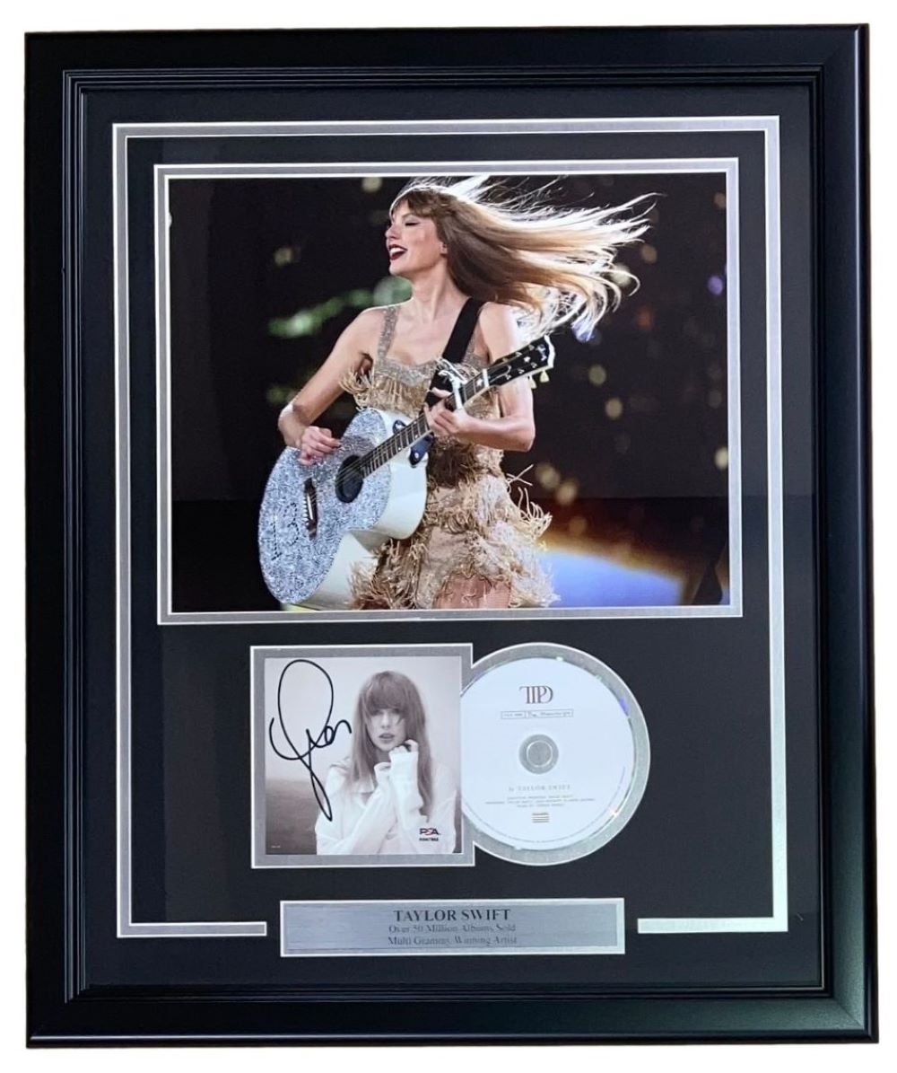 55681 Taylor Swift Signed Framed Tortured Poets CD Insert with 11 x 14 in. Photo PSA & DNA