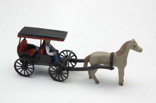 JLI-336 HO Surrey Carriage with Horse & Driver