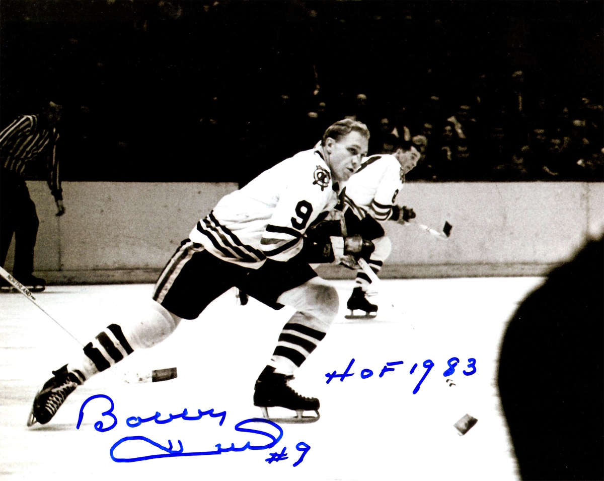 HUL08P424 8 x 10 in. Bobby Hull Signed Chicago Blackhawks Horizontal in Game Skating B&W Photo with HOF 1983