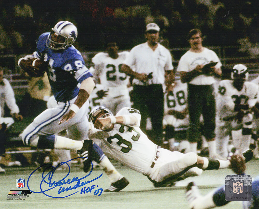 SAN08P332 8 x 10 in. Charlie Sanders Signed Detroit Lions Running with Football Action Photo, HOF07 Inscription -  Schwartz Sports Memorabilia