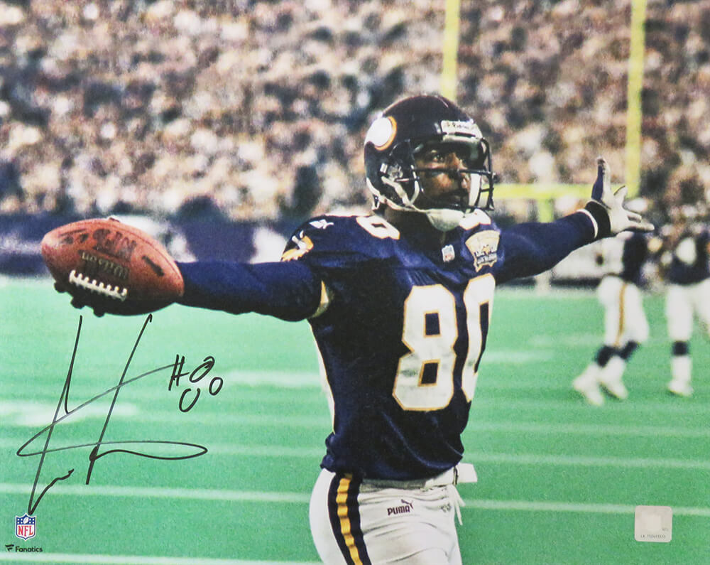CAR16P302 NFL Cris Carter Signed Minnesota Vikings Arms Out Celebration Holding Football 16 x 20 in. Photo