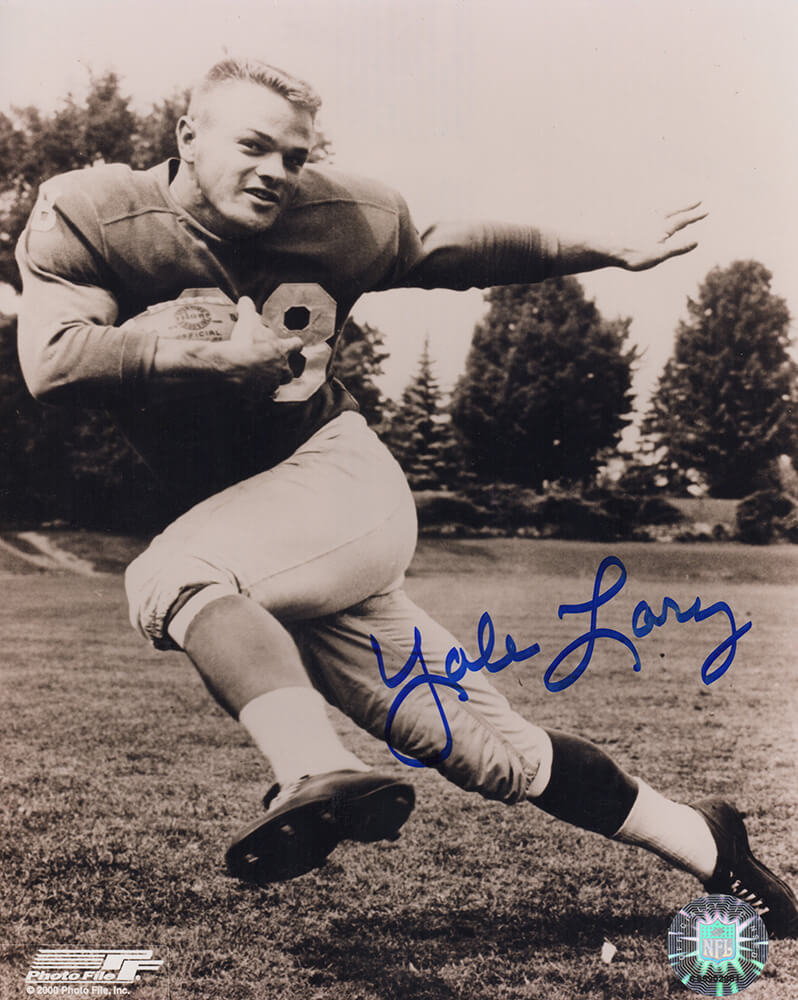 LAR08P331 Yale Lary Signed Lions B&W Pose 8 x 10 in. Photo