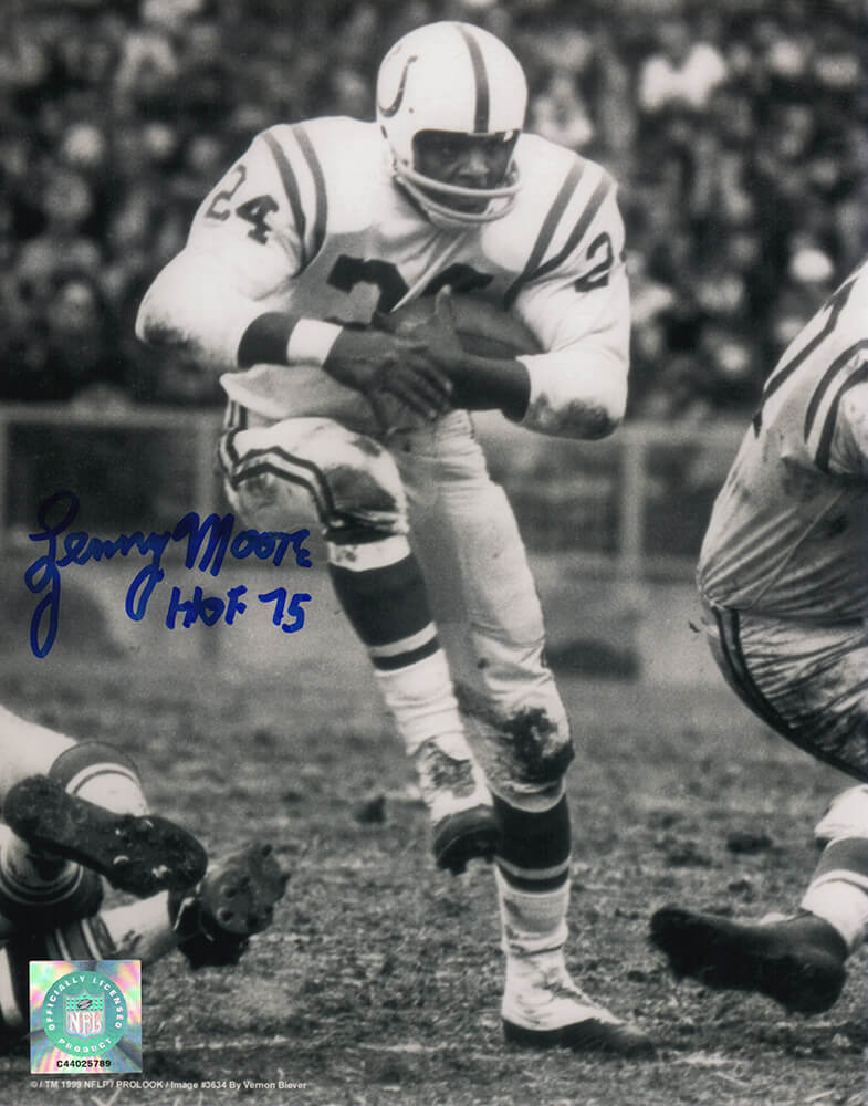 MOO08P304 Lenny Moore Signed Colts B&W Rushing Action 8 x 10 in. Photo with HOF 75 Inscription
