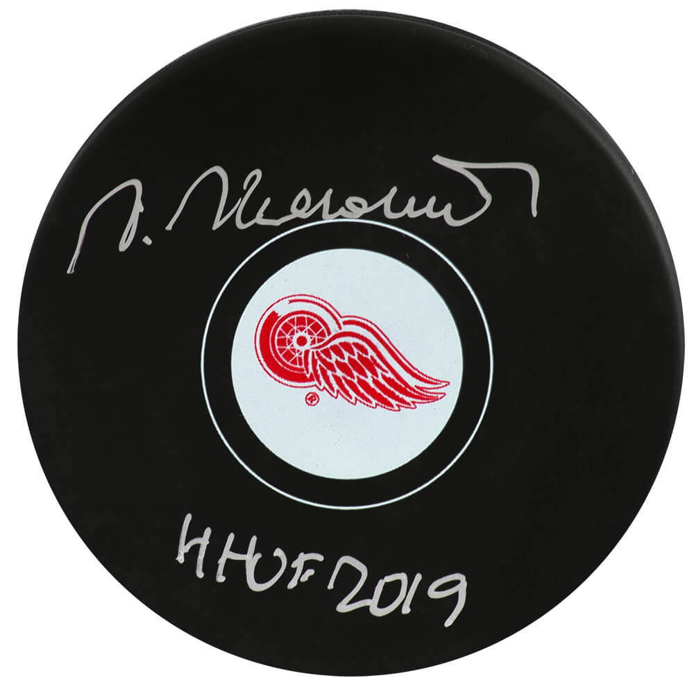 NEDPUC401 Vaclav Nedomansky Signed Detroit Red Wings Small Logo Hockey Puck with HHOF 19