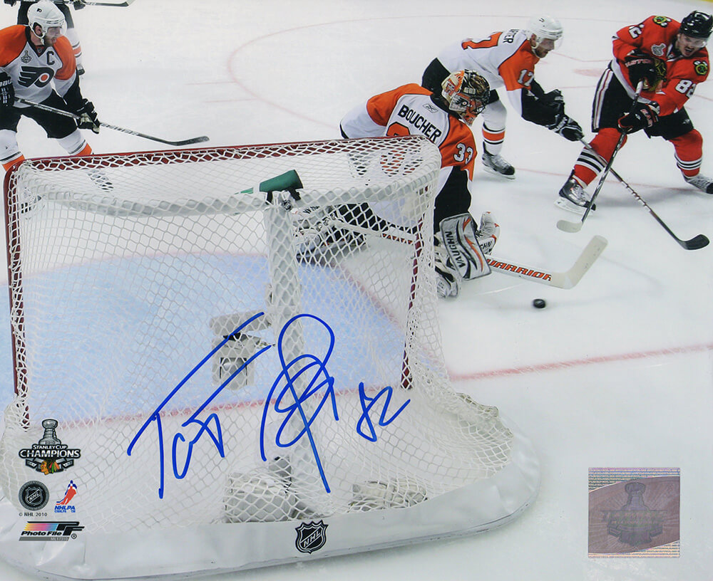 Picture of Schwartz Sports Memorabilia KOP08P401 8 x 10 in. Tomas Kopecky Signed Chicago Blackhawks 2010 Stanley Cup Goal Shot Photo