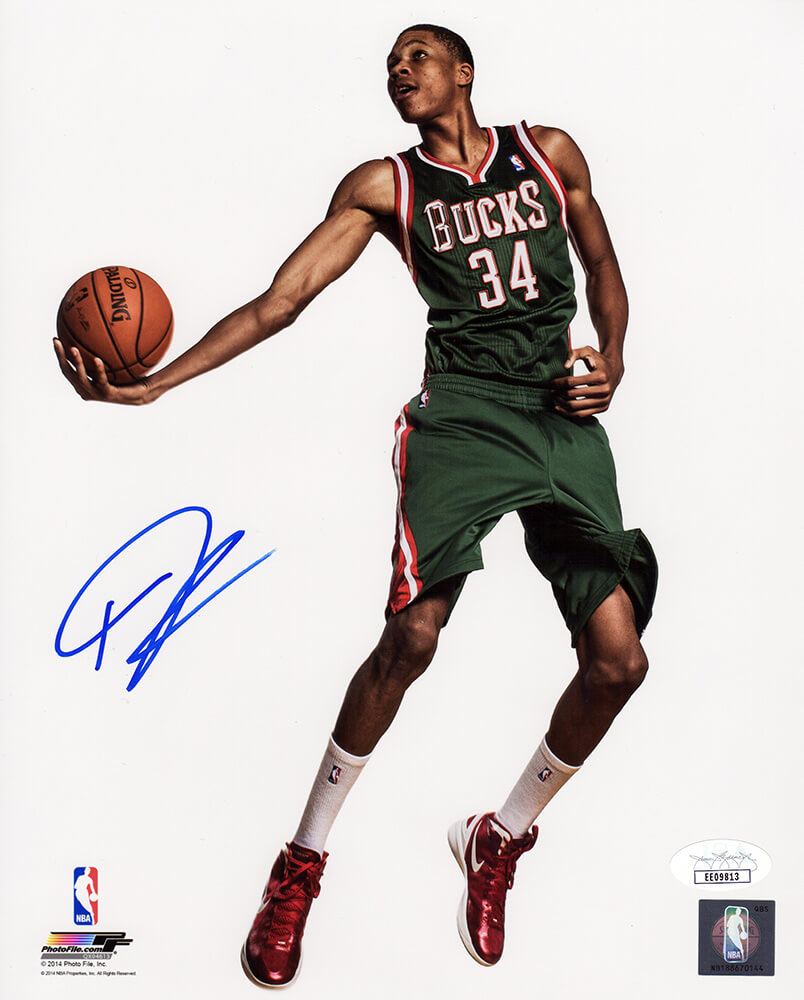 ANT08P202 8 x 10 in. Giannis Antetokounmpo Signed Milwaukee Bucks Jersey Holding Basketball Pose Photo, Green - JSA