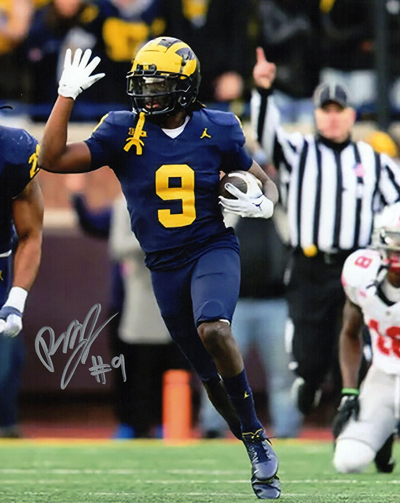 MOO08P335MYS 8 x 10 in. Rod Moore Signed Michigan Wolverines Navy Jersey with Football Photo