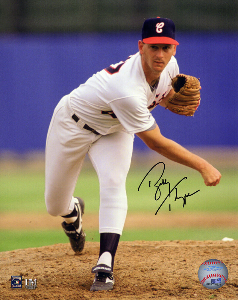 THI08P100 8 x 10 in. Bobby Thigpen Signed Chicago White Sox Pitching Action Photo