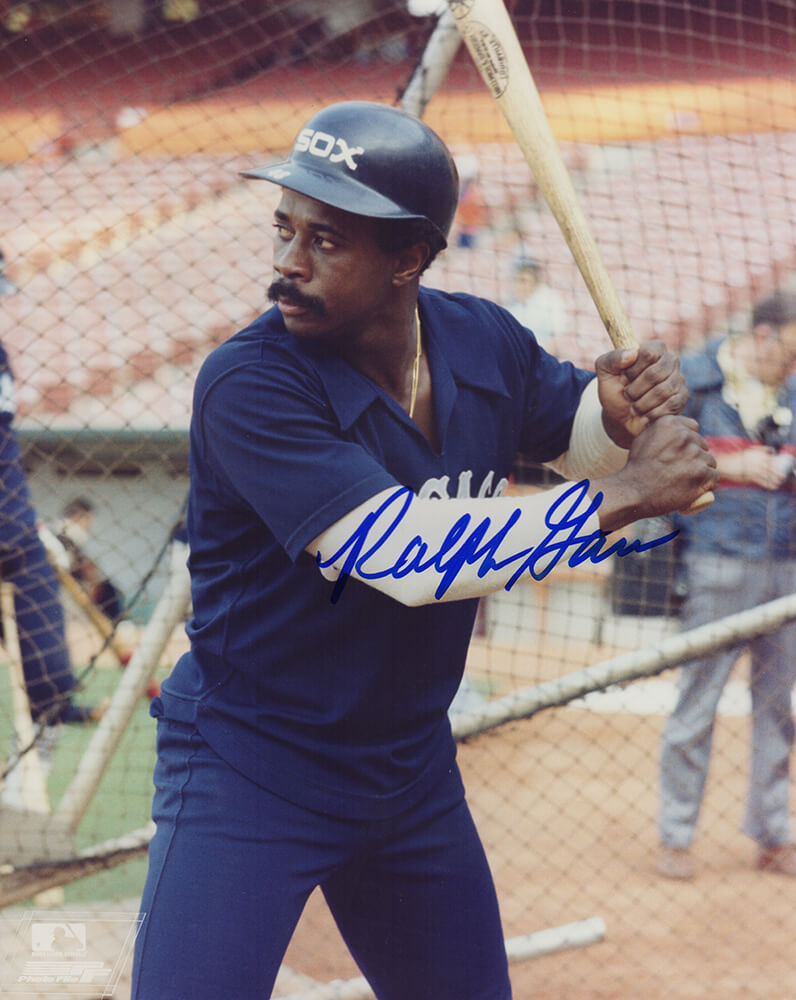 GAR08P111 8 x 10 in. Ralph Garr Signed Chicago White Sox in Batting Cage Photo