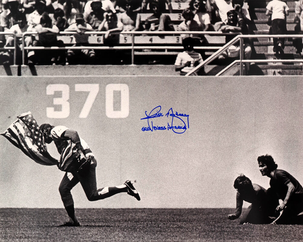 MON16P130 16 x 20 in. Rick Monday Signed Chicago Cubs Black & White American Flag on Field Photo with God Bless America