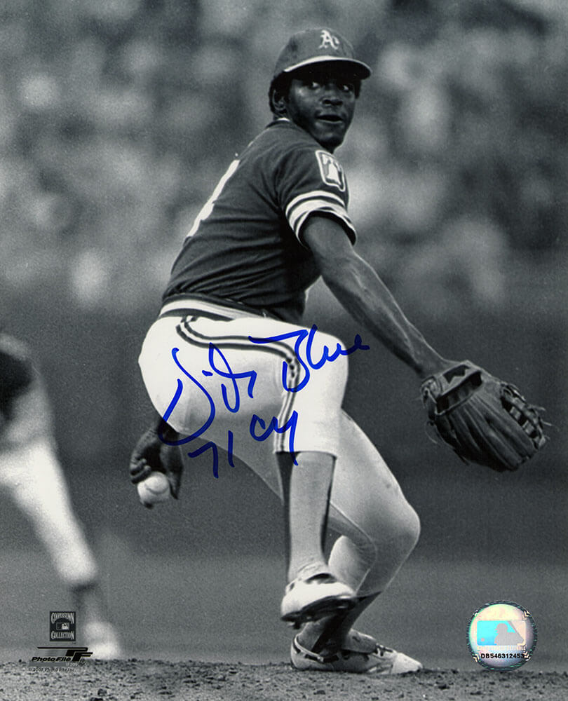 BLU08P111TW 8 x 10 in. Vida Blue Signed Oakland Athletics Black & White Pitching Photo with 71 CY