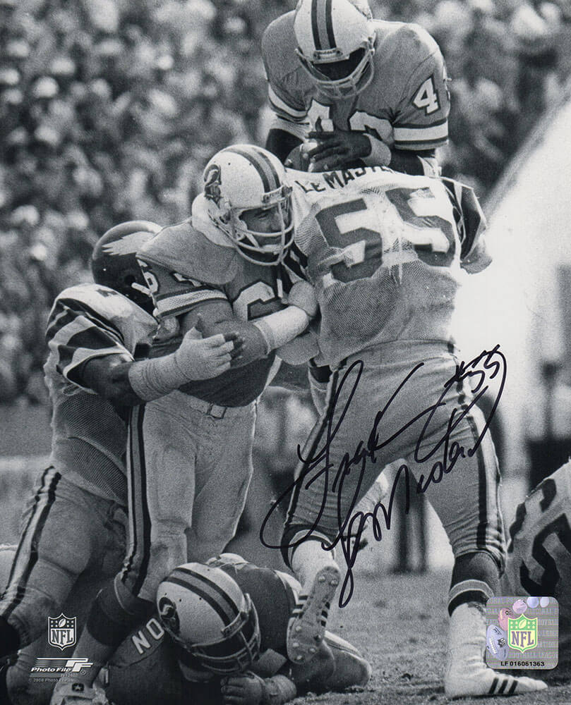 LEM08P302TW 8 x 10 in. Frank LeMaster Signed Philadelphia Eagles Black & White Action vs Bucs Photo