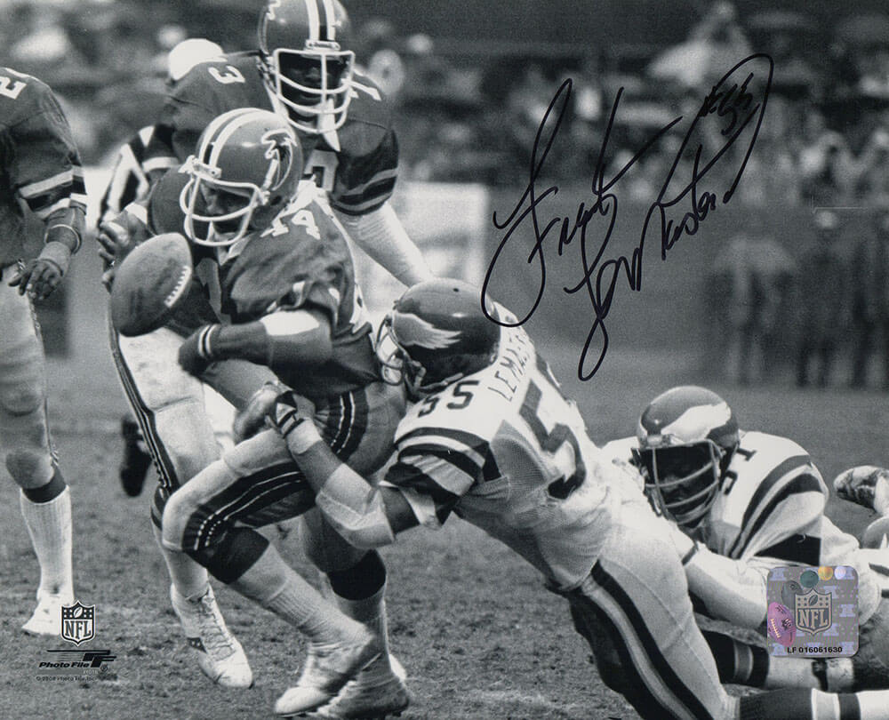 LEM08P303TW 8 x 10 in. Frank LeMaster Signed Philadelphia Eagles Black & White Tackle Action vs Falcons Photo