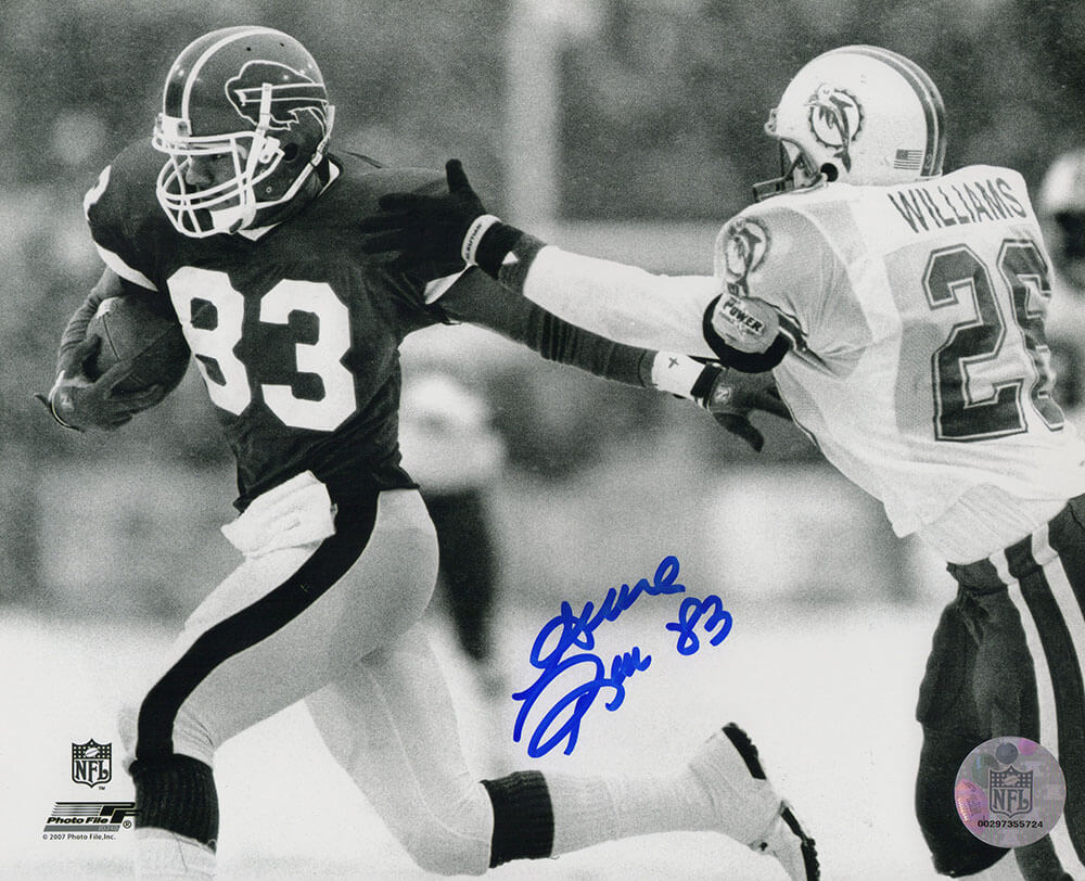 REE08P326 8 x 10 in. Andre Reed Signed Buffalo Bills Black & White Action vs. Dolphins Photo