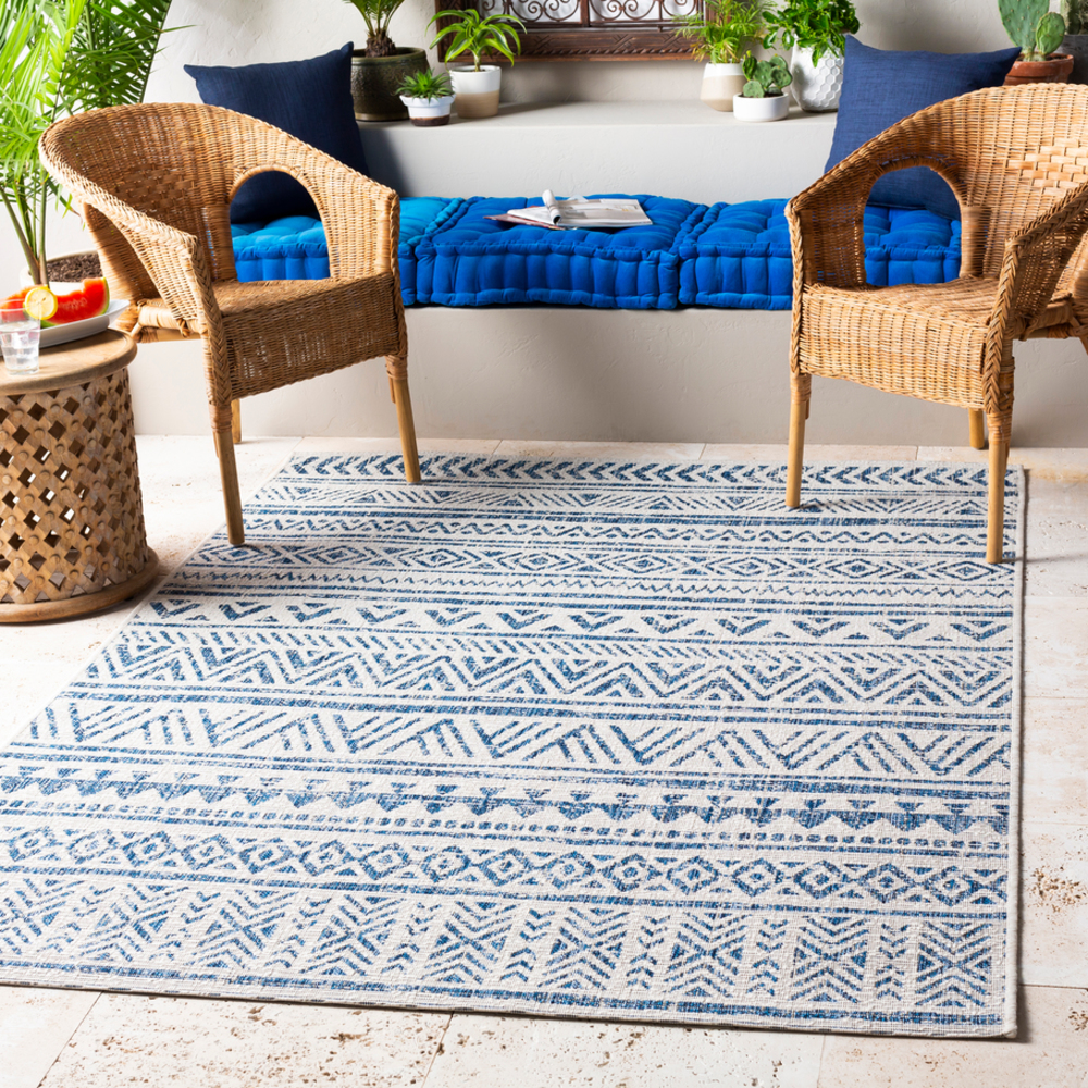 EAG2335-5376 5 ft. 3 in. x 7 ft. 7 in. Eagean Machine Woven Rug, Denim, Navy & White
