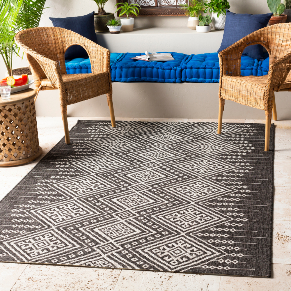 EAG2338-23 2 ft. x 2 ft. 11 in. Eagean Machine Woven Rug, Black & White
