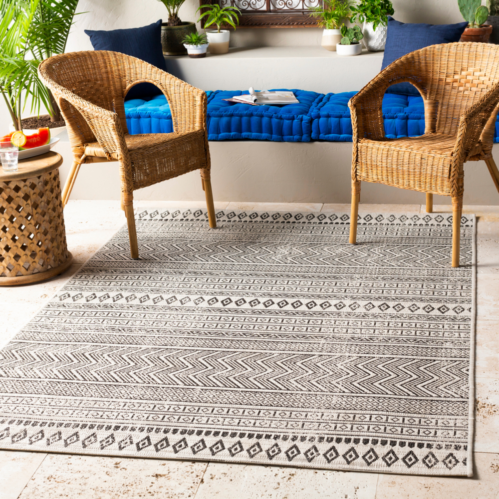 EAG2345-5376 5 ft. 3 in. x 7 ft. 7 in. Eagean Machine Woven Rug, Black & White