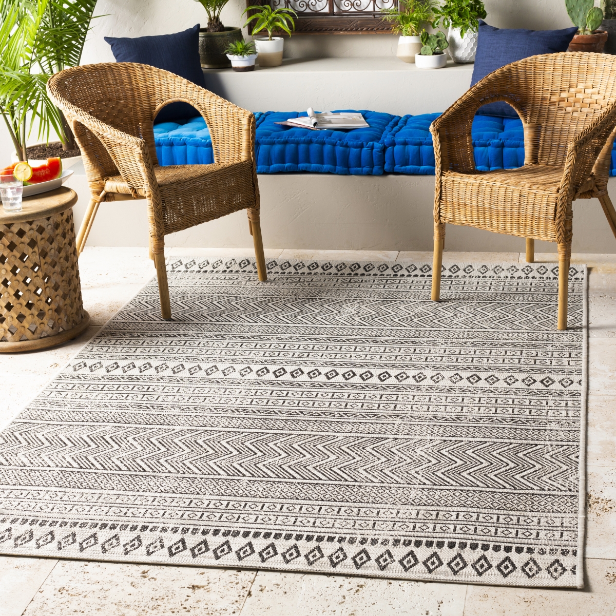 EAG2345-43511 4 ft. 3 in. x 5 ft. 11 in. Eagean Machine Woven Rectangle Rug, Black & White