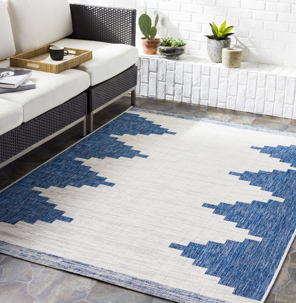 EAG2355-67RD 6 ft. 7 in. Eagean EAG-2355 Round Area Rug, Navy