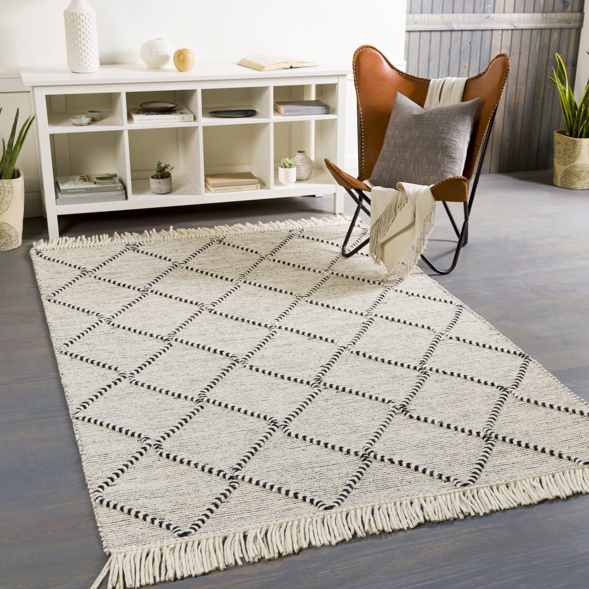 UTT2301-268 2 ft. 6 in. x 8 ft. 30 Percent Polyester Uttar Rectangular Hand Wooven Rug -  Livabliss