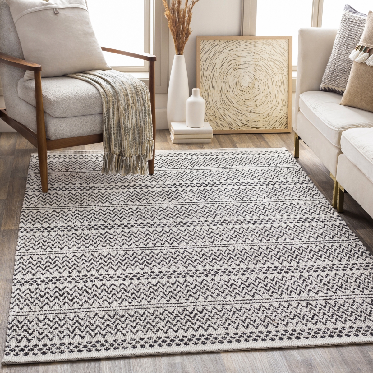 LCS2304-5373 5 ft. 3 in. x 7 ft. 3 in. La Casa Rectangle Area Rug, Black & Cream