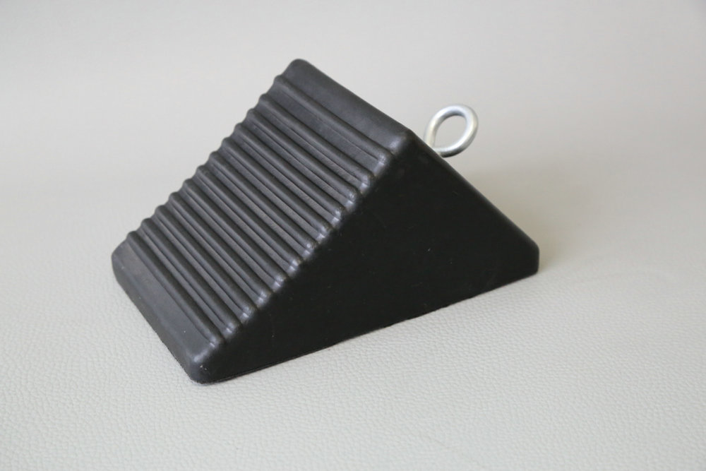 STF-854RCHI-8PK 8 x 5 x 4 in. Rubber Wheel Chock - Pack of 8