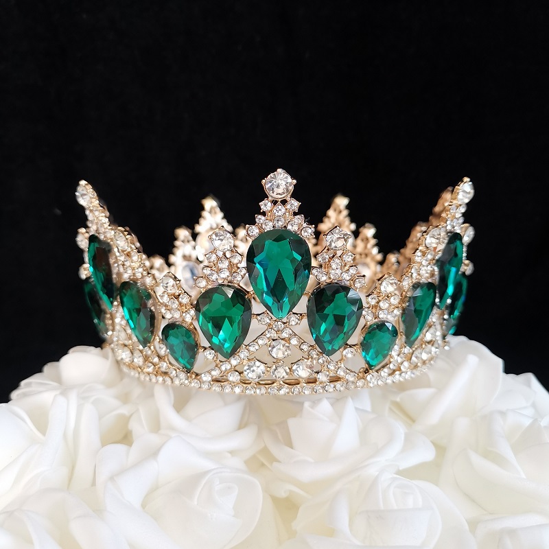 13 oz Emerald Queen Crown Cake Topper