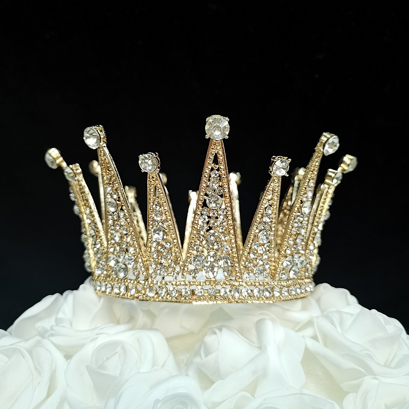 9.7 oz Gold Crown Cake Topper