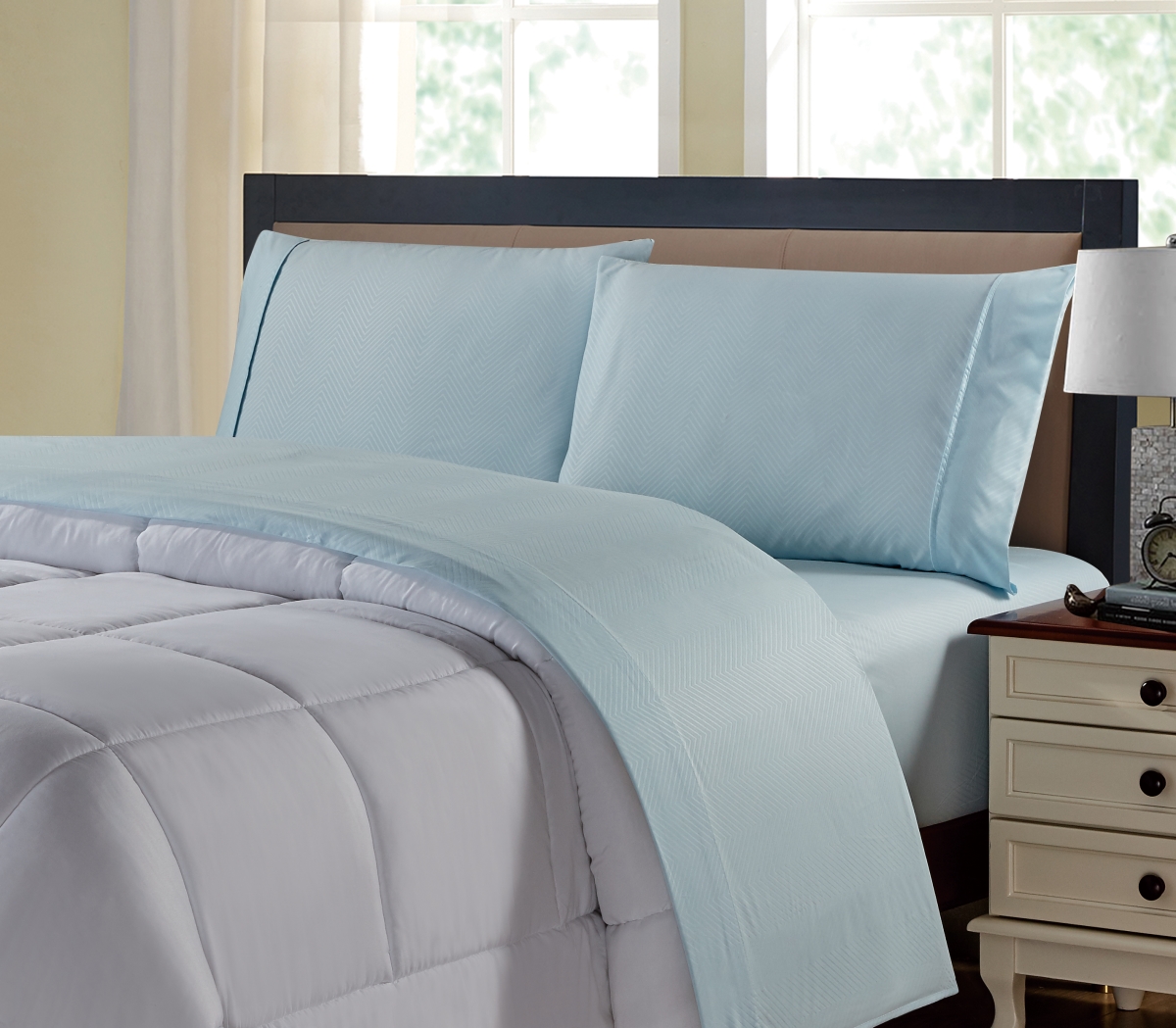 Kathy Ireland 1323QNAQ Queen Size Chevron Embossed Microfiber Sheet Set, Aqua - 4 Piece