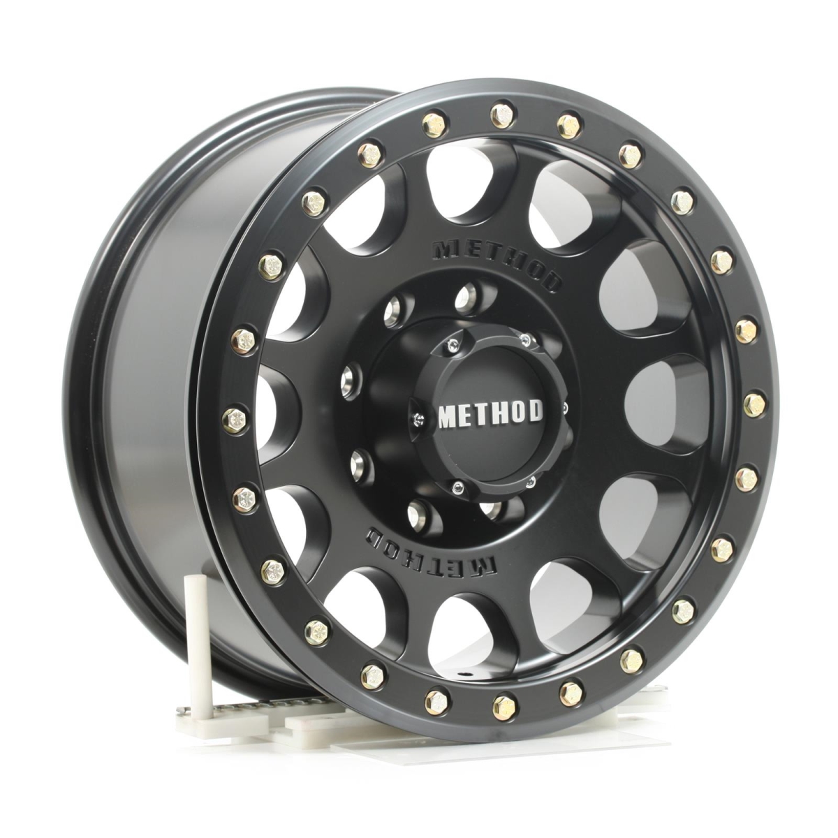 17 x 8.5 in. & 8x6.5 Bolt Pattern 0 mm Offset 130.81 mm CB MR105 Beadlock Matte Black with BH-H24125 Wheel