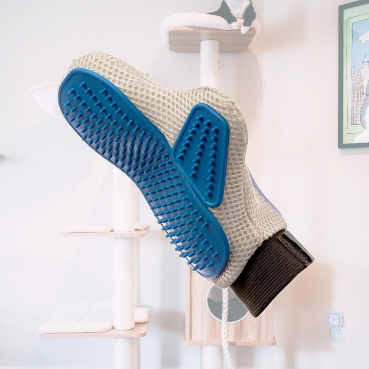 Picture of Pyranha 228040 Large Groom Glove