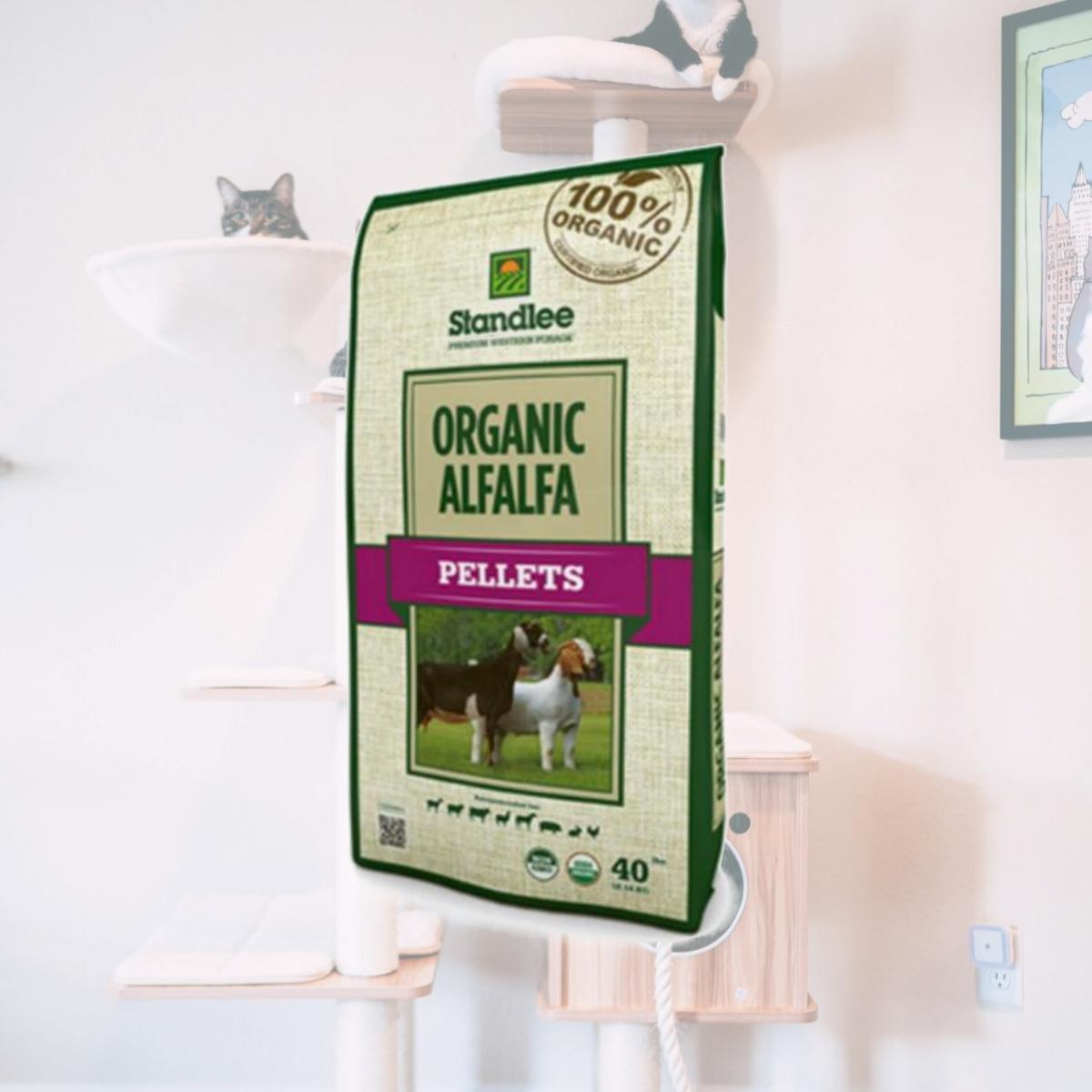 Picture of Standlee Hay 249048 40 lbs Premium Organic Alfalfa Pellets