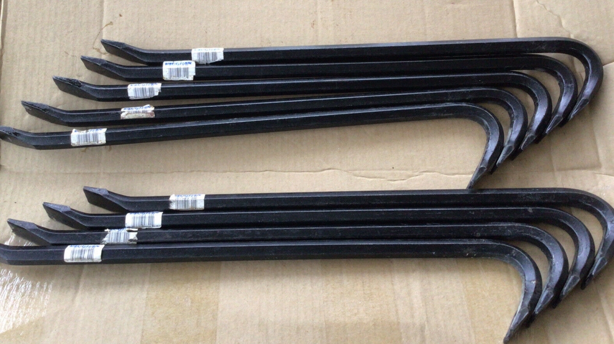 24 in. Forged Steel Claw & Chisel Gooseneck Wrecking Bar