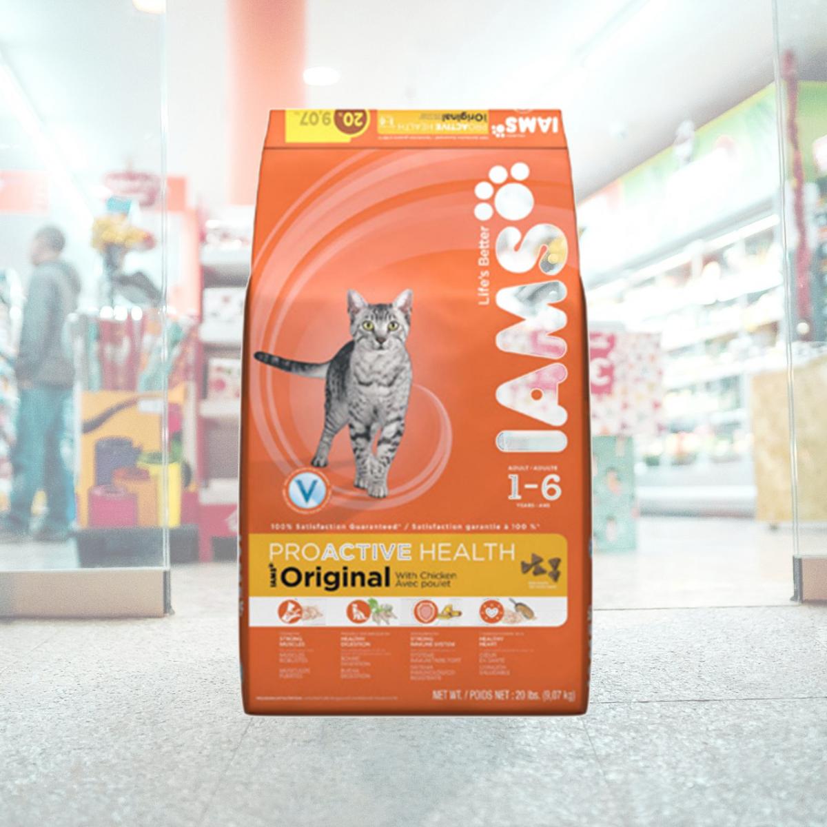 Picture of Iams 10520 16 lbs. Original Chicken Flavor Dry Cat Food