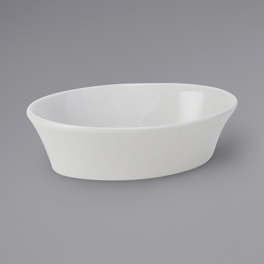 Picture of Tuxton BPK-100 10 oz Porcelain White Oval Baker