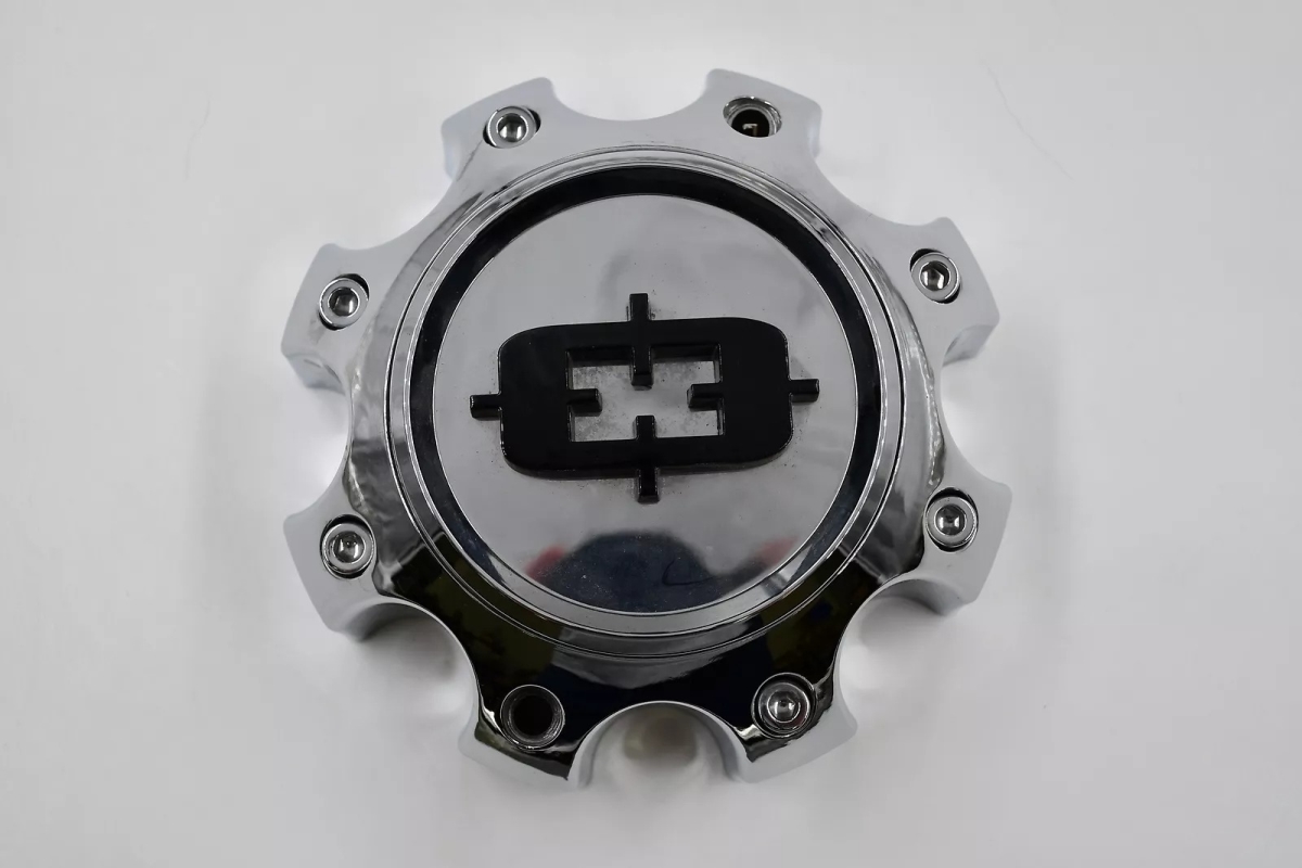 C415-8V 8 Lug Bolton Cap - Chrome