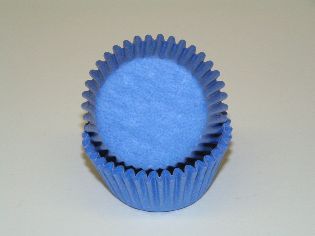 275 GP LIGHT BLUE 0.75 x 1.38 in. Greaseproof Baking Cup - Light Blue - 1000 Piece