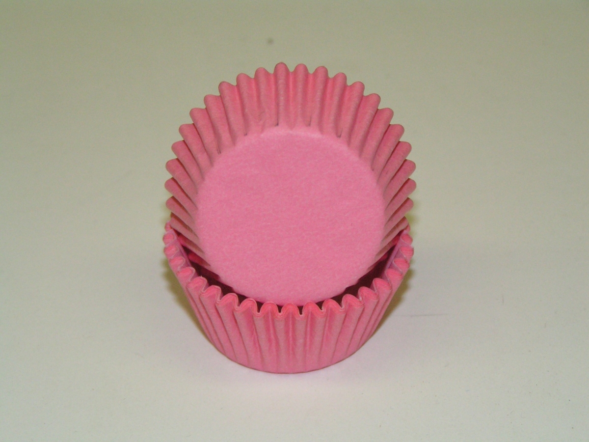 -275 GP LIGHT PINK 0.75 x 1.38 in. Greaseproof Baking Cup - Light Pink - 1000 Piece