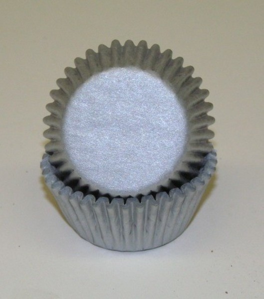 275 GP SILVER 0.75 x 1.38 in. Greaseproof Baking Cup - Silver - 1000 Piece
