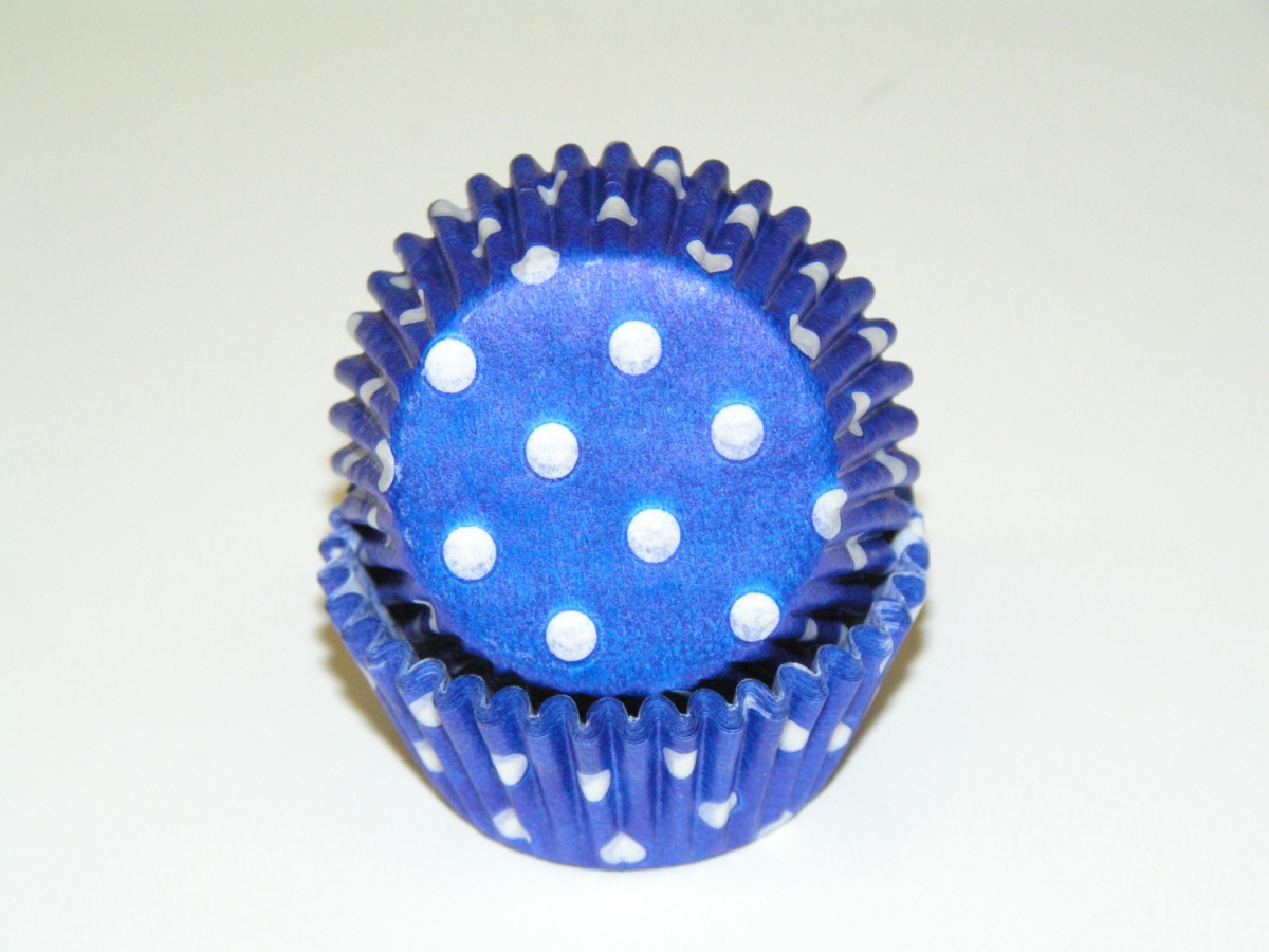 -275 POLKA DOT BLUE 0.75 x 1.38 in. Greaseproof Baking Cup with Polka Dot Design - Blue - 1000 Piece