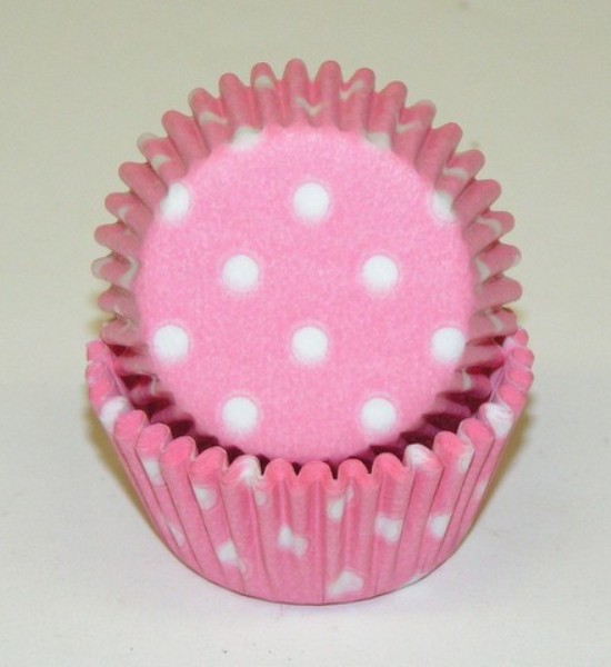 275 POLKA DOT LIGHT PINK 0.75 x 1.38 in. Greaseproof Baking Cup with Polka Dot Design - Light Pink - 1000 Piece