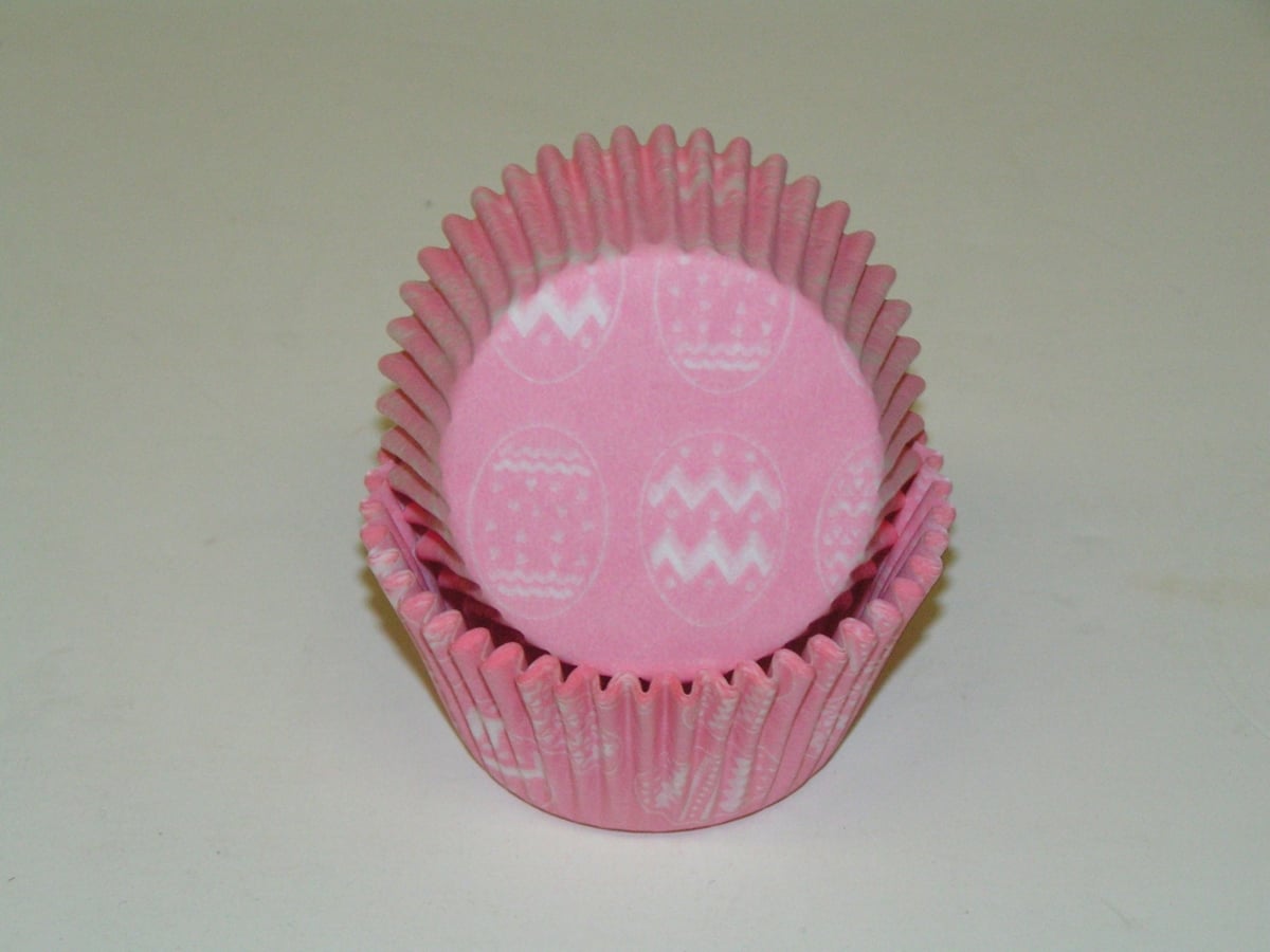 -450C EASTER EGG DESIGN L. PINK 1.25 x 2 in. Greaseproof Baking Cup with Easter Egg Design - Light Pink - 1000 Piece