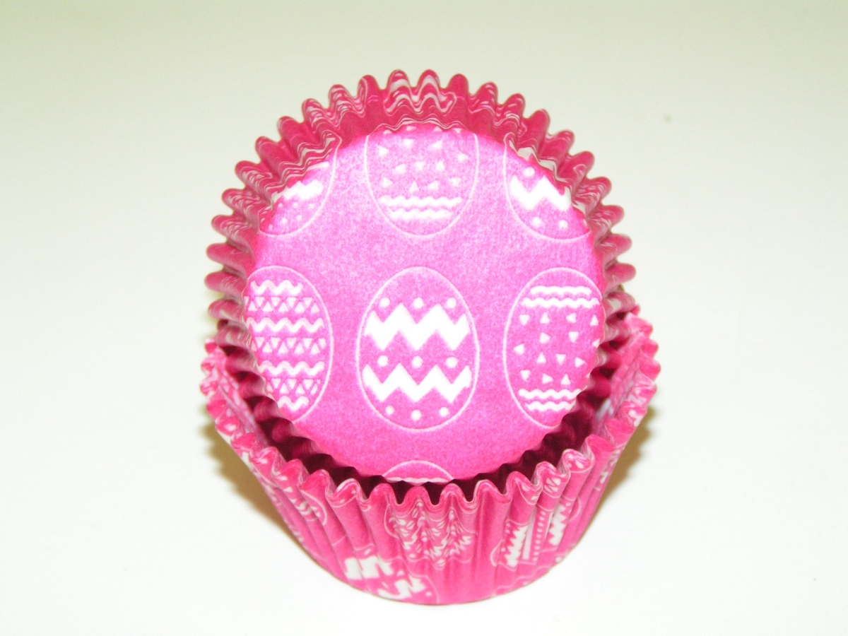 450C EASTER EGG DESIGN PINK 1.25 x 2 in. Greaseproof Baking Cup with Easter Egg Design - Pink - 1000 Piece