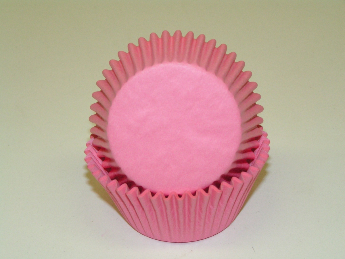-450C GP LIGHT PINK 1.25 x 2 in. Greaseproof Baking Cup - Light Pink - 1000 Piece