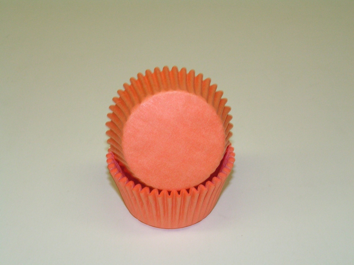450C GP PEACH 1.25 x 2 in. Greaseproof Baking Cup - Peach - 1000 Piece