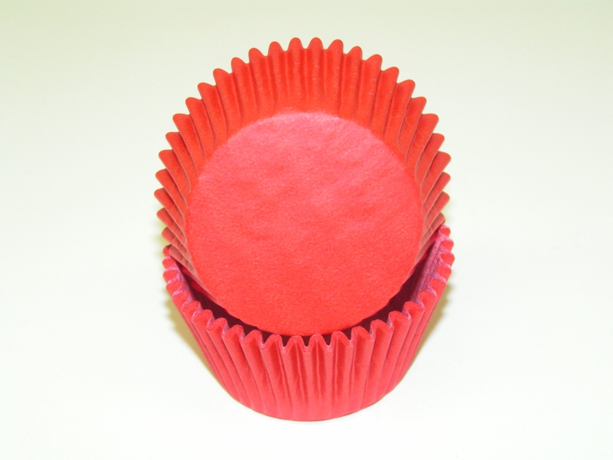 -450C GP RED 1.25 x 2 in. Greaseproof Baking Cup - Red - 1000 Piece