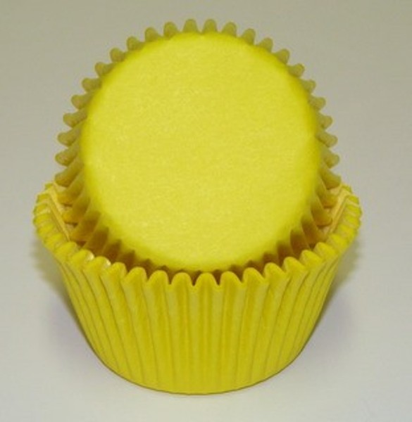 -450C GP YELLOW 1.25 x 2 in. Greaseproof Baking Cup - Yellow - 1000 Piece