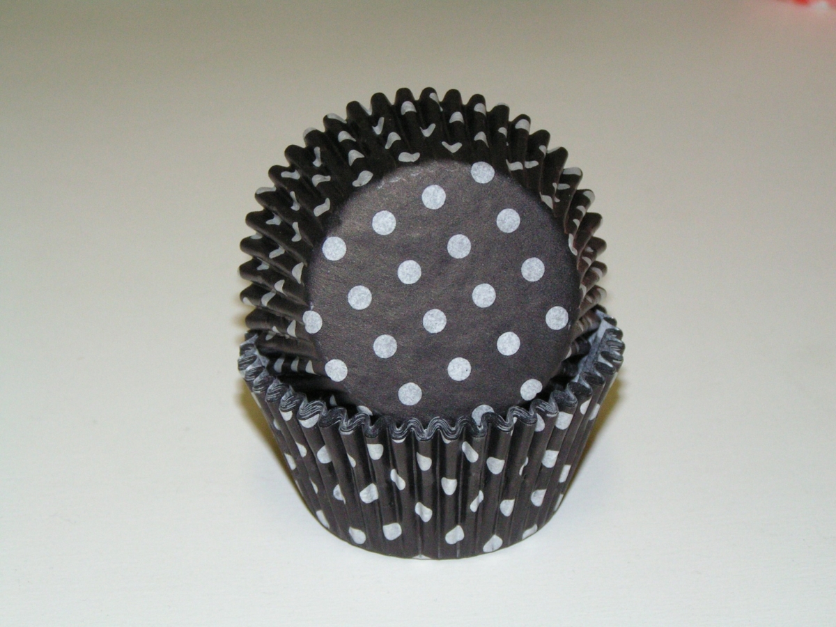 -450C POLKA DOT BLACK 1.25 x 2 in. Greaseproof Baking Cup with Polka Dot Design - Black - 1000 Piece