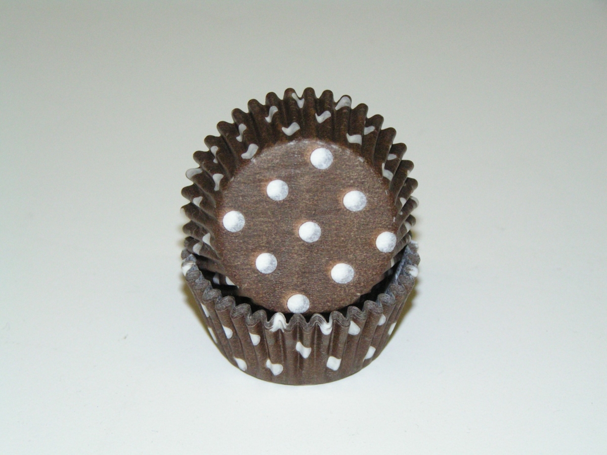-450C POLKA DOT BROWN 1.25 x 2 in. Greaseproof Baking Cup with Polka Dot Design - Brown - 1000 Piece